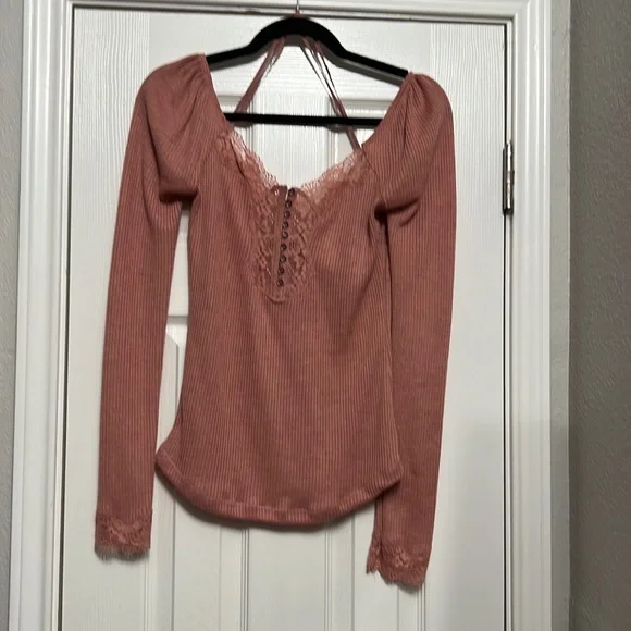 Vici Isn't It Romantic Lace Henley Top - Picture 4 of 7